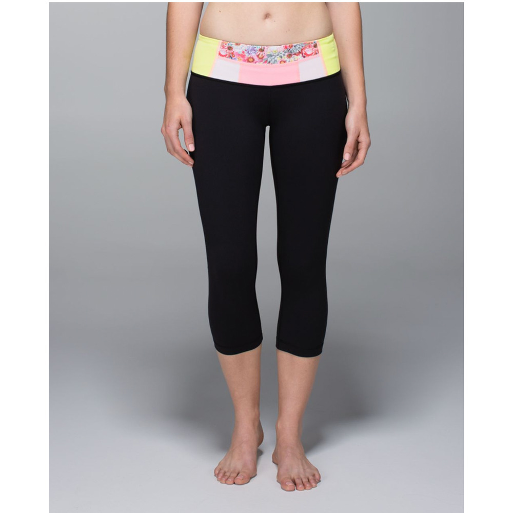 Lululemon Wunder Under Crop Full-On Luon Black / Su14 Quilt 18- sz 4